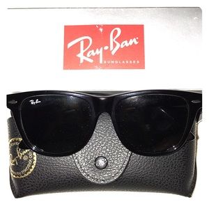 RAY-BAN Wayfarer Sunglasses
